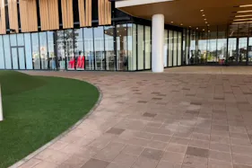 【イオンモール新小松】大庇下/駐車場