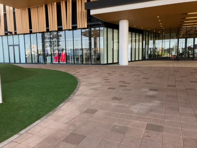 【イオンモール新小松】大庇下/駐車場