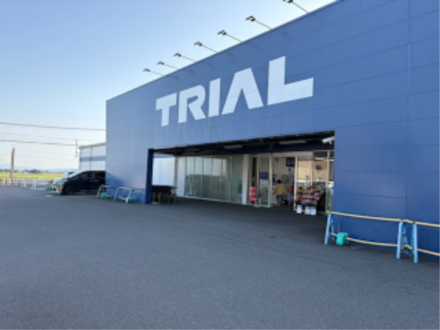 【スーパーセンタートライアル大町店】【ポーチ前：左側（T）】食物販（キッチンカー/テント）やPR活動の出店が可能なイベントスペース