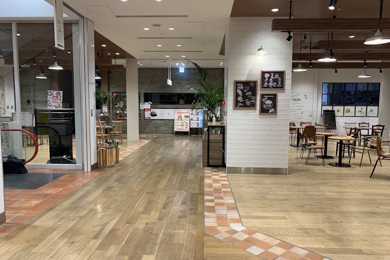 【ピオレ姫路】食物販催事に最適な冷蔵什器及び冷凍ストッカーの無料貸し出しも可能なイベントスペースの画像5