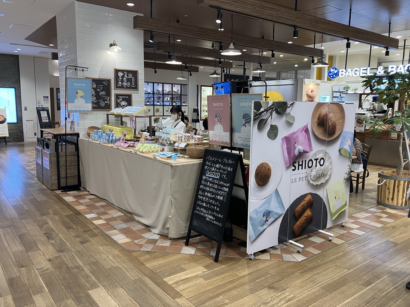 【ピオレ姫路】食物販催事に最適な冷蔵什器及び冷凍ストッカーの無料貸し出しも可能なイベントスペース