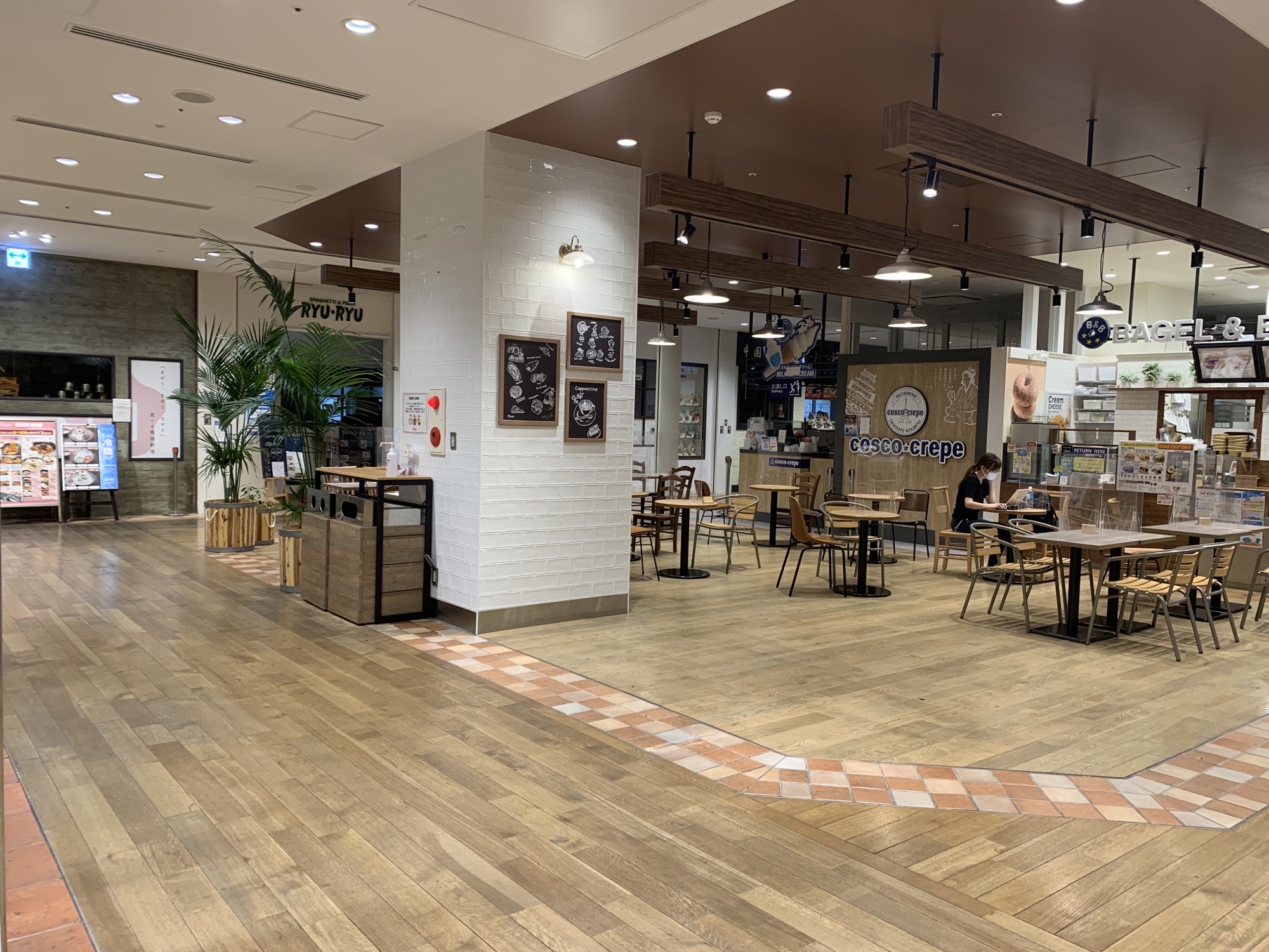 【ピオレ姫路】食物販催事に最適な冷蔵什器及び冷凍ストッカーの無料貸し出しも可能なイベントスペース