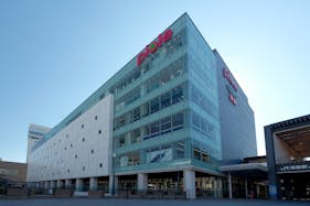 【ピオレ姫路】食物販催事に最適な冷蔵什器及び冷凍ストッカーの無料貸し出しも可能なイベントスペース