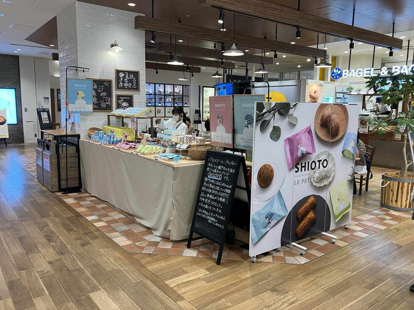 【ピオレ姫路】食物販催事に最適な冷蔵什器及び冷凍ストッカーの無料貸し出しも可能なイベントスペース