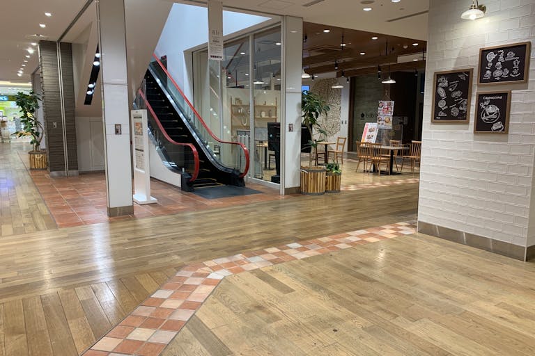 【ピオレ姫路】食物販催事に最適な冷蔵什器及び冷凍ストッカーの無料貸し出しも可能なイベントスペースの画像6