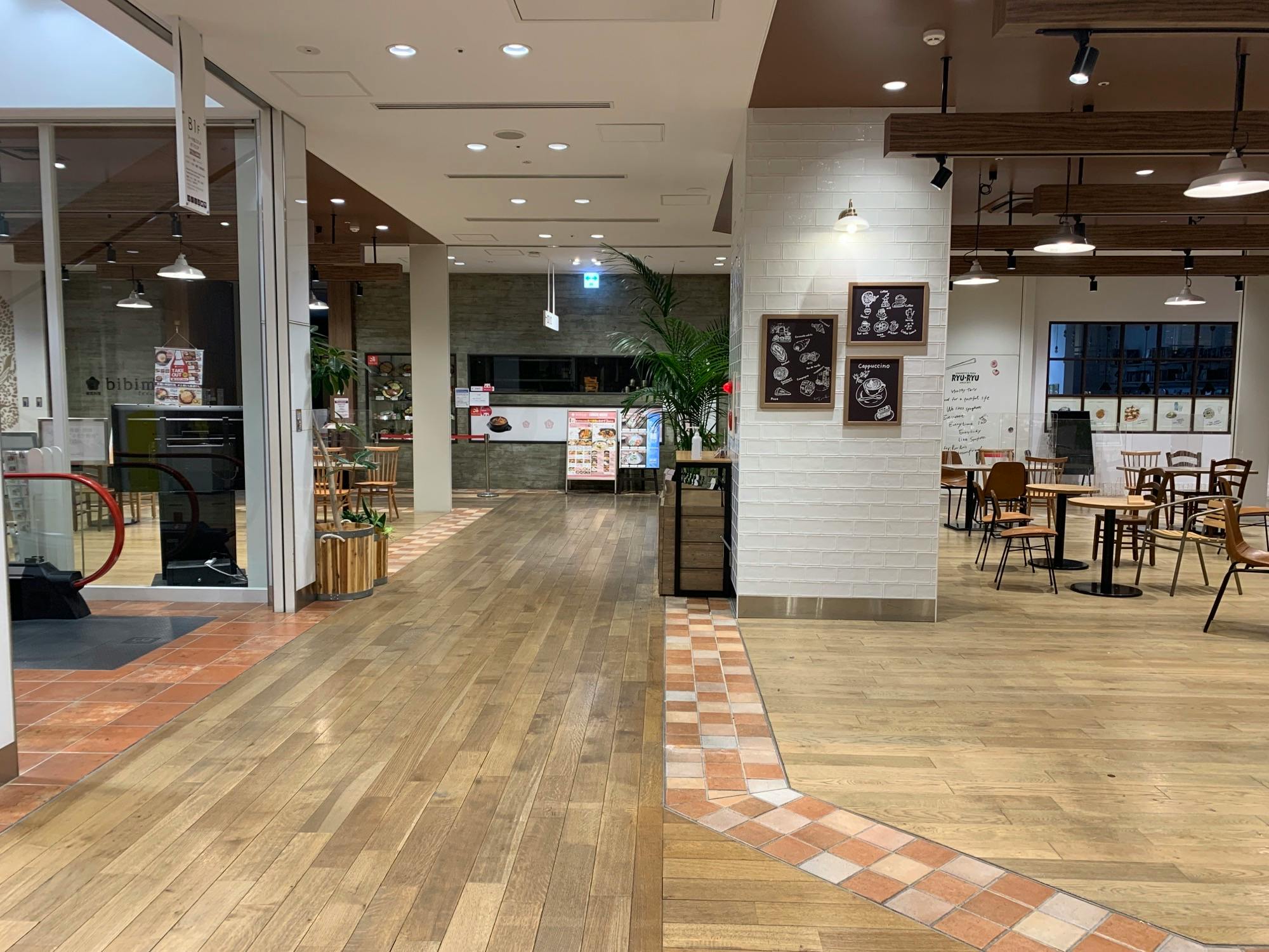 【ピオレ姫路】食物販催事に最適な冷蔵什器及び冷凍ストッカーの無料貸し出しも可能なイベントスペース