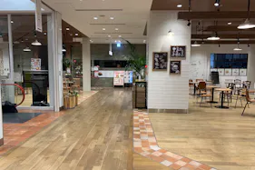 【ピオレ姫路】食物販催事に最適な冷蔵什器及び冷凍ストッカーの無料貸し出しも可能なイベントスペース