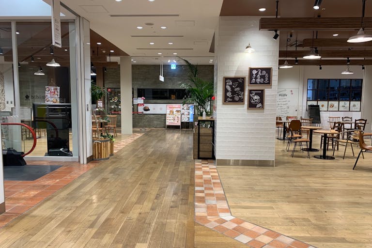 【ピオレ姫路】食物販催事に最適な冷蔵什器及び冷凍ストッカーの無料貸し出しも可能なイベントスペースの画像5