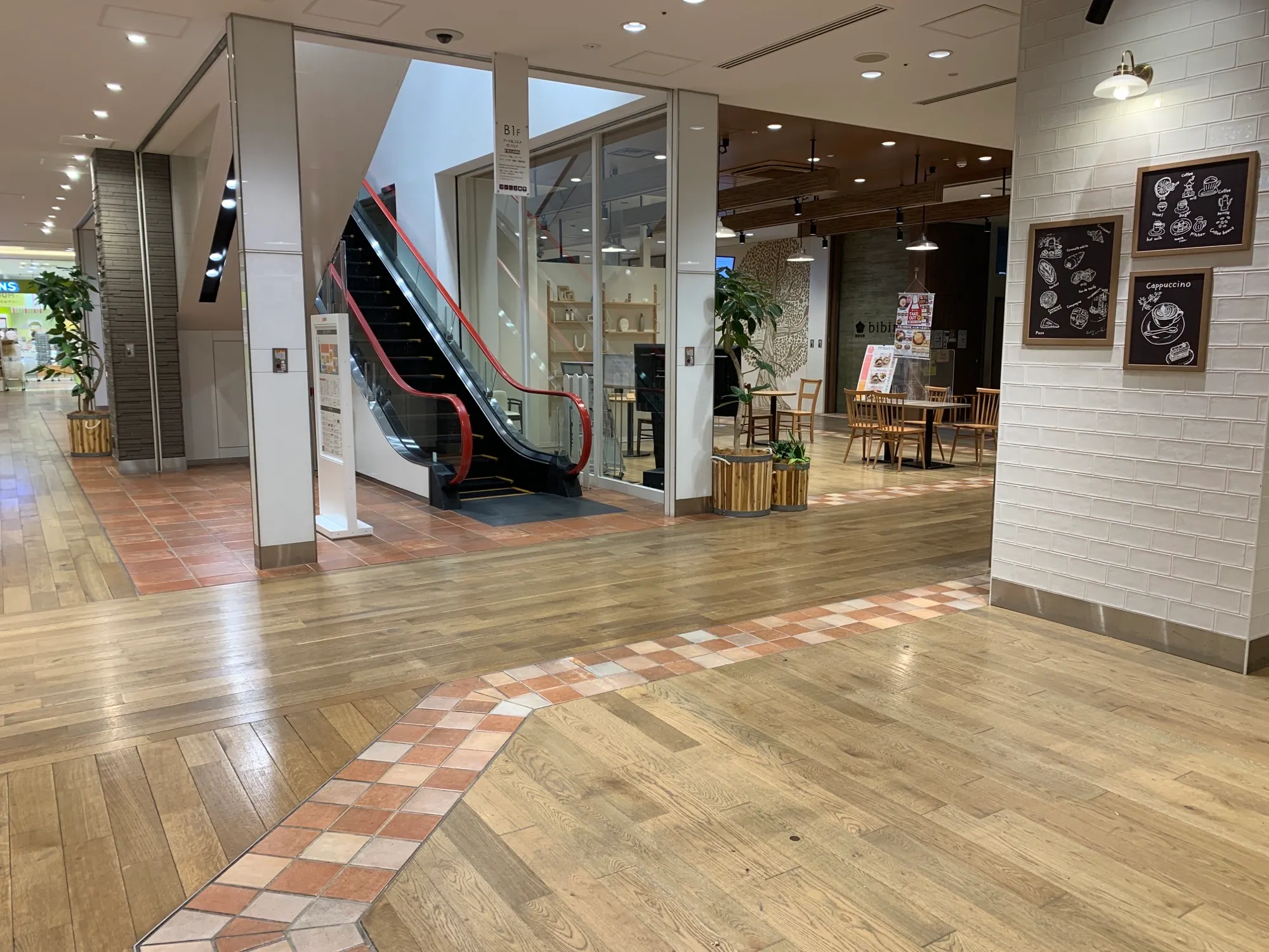 【ピオレ姫路】食物販催事に最適な冷蔵什器及び冷凍ストッカーの無料貸し出しも可能なイベントスペース