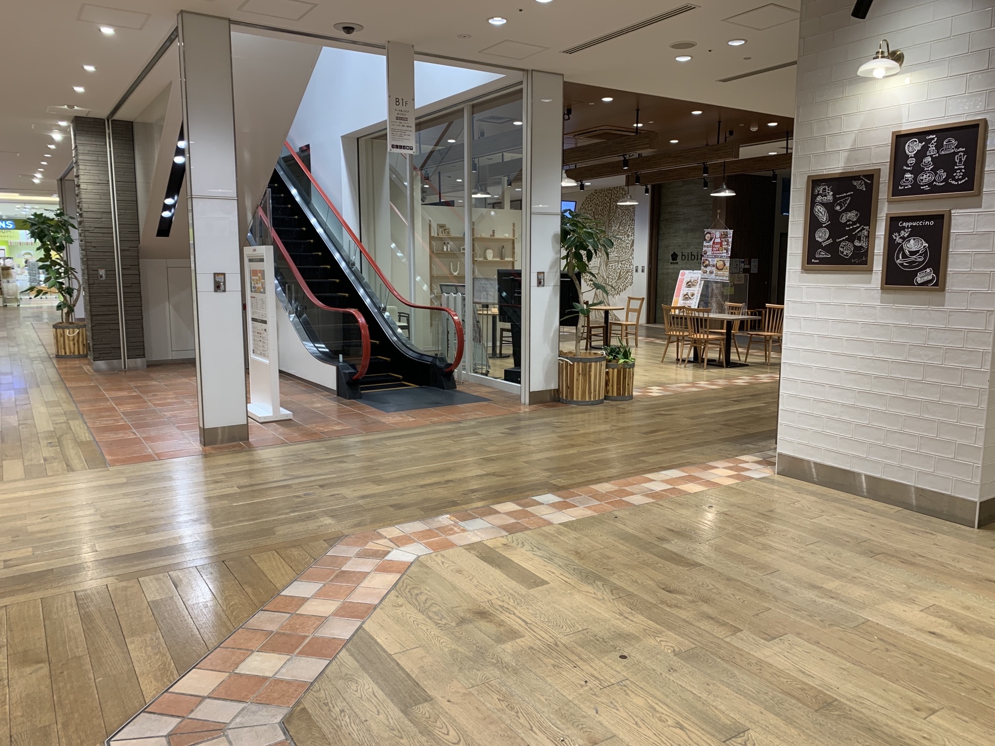 【ピオレ姫路】食物販催事に最適な冷蔵什器及び冷凍ストッカーの無料貸し出しも可能なイベントスペース