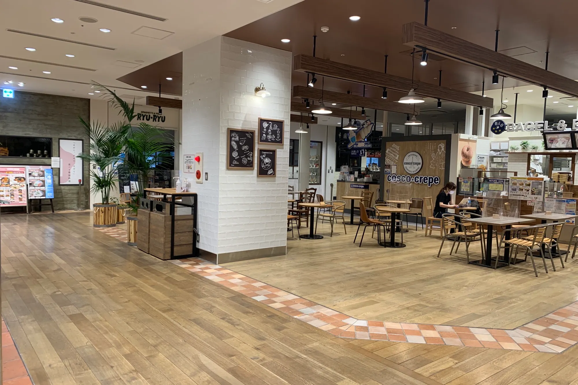 【ピオレ姫路】食物販催事に最適な冷蔵什器及び冷凍ストッカーの無料貸し出しも可能なイベントスペース