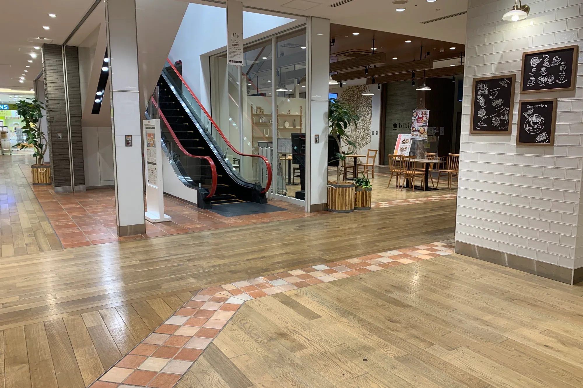 【ピオレ姫路】食物販催事に最適な冷蔵什器及び冷凍ストッカーの無料貸し出しも可能なイベントスペース