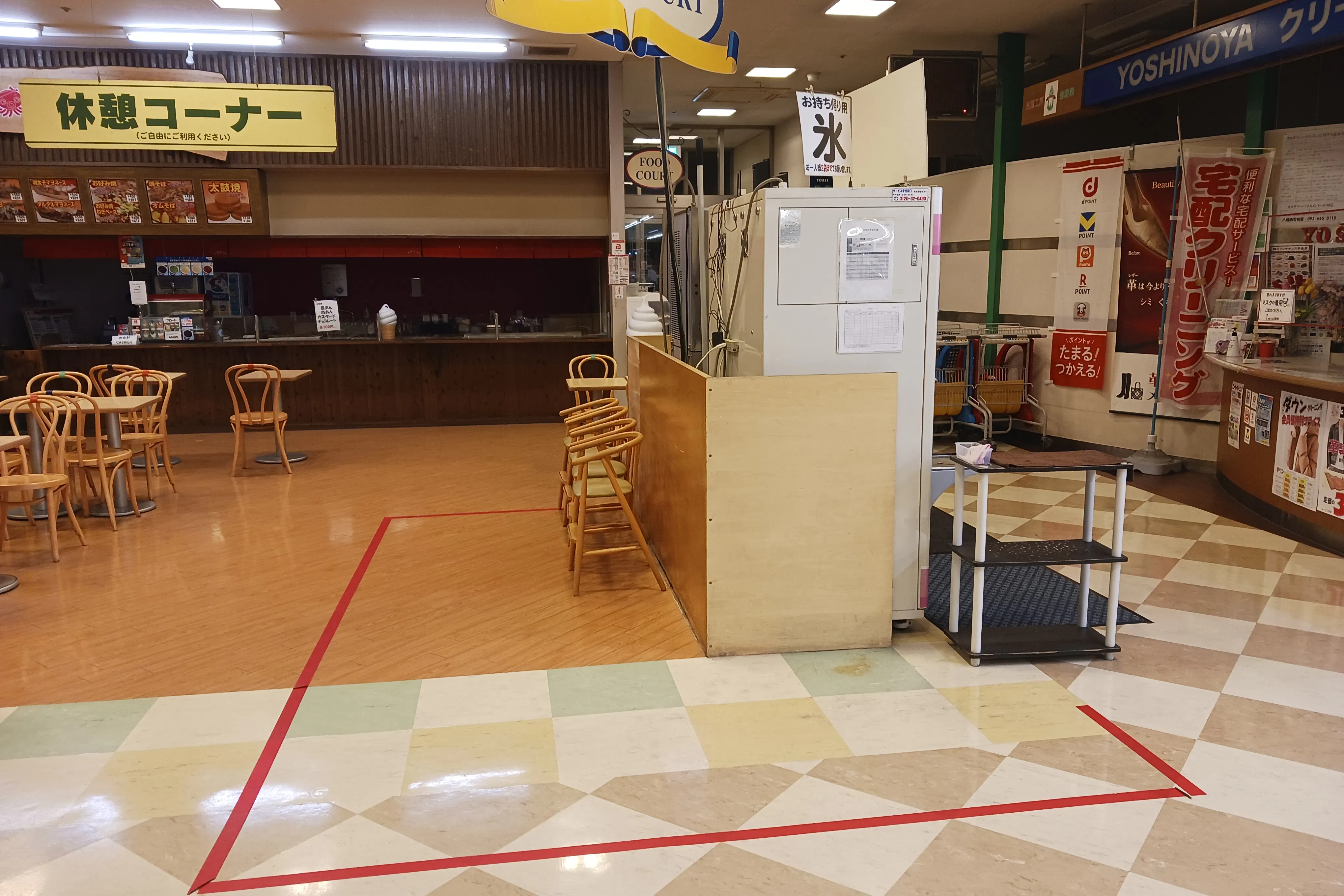 【スピナマート穴生店】イートインコーナー前 販促プロモーションや物販に最適なスーパー店内催事イベントスペース