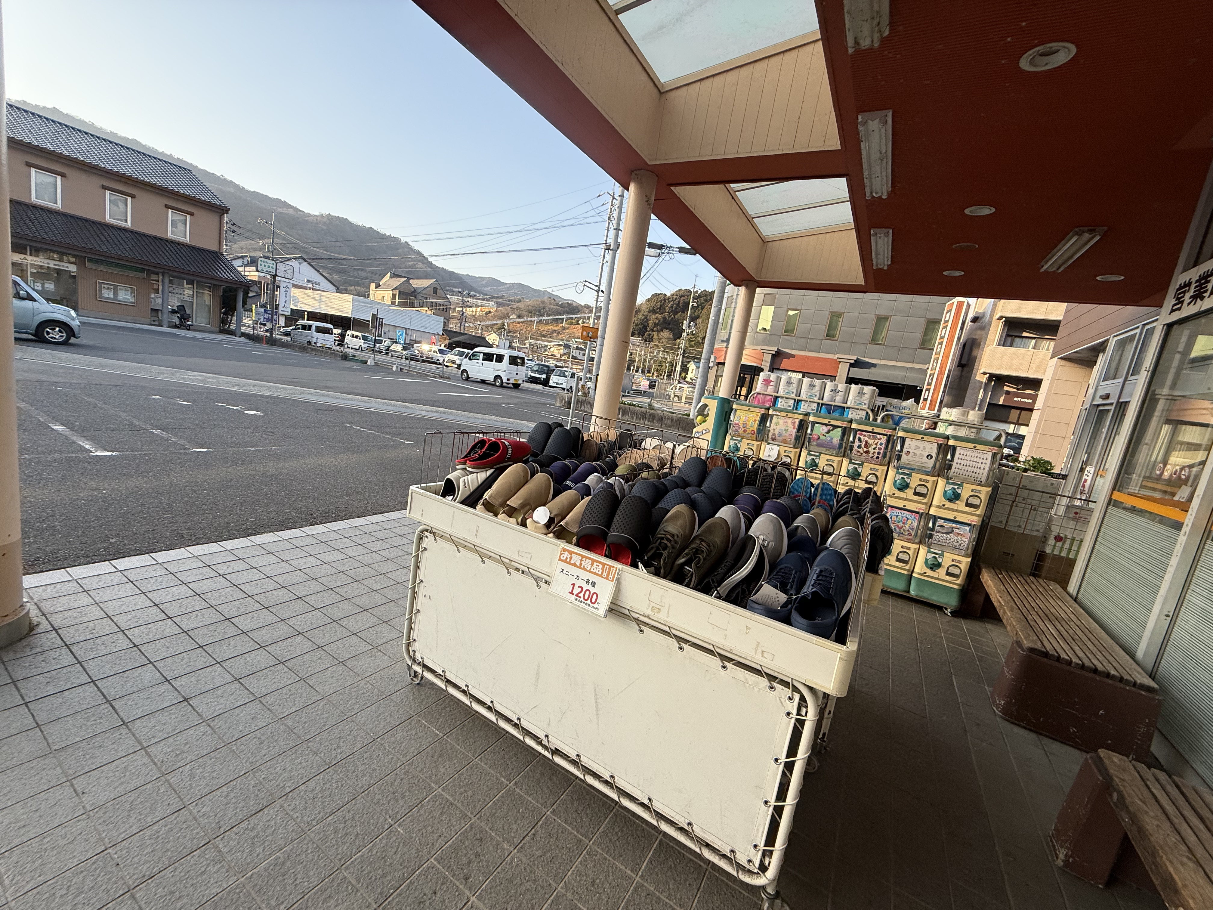 【Aコープ瀬野（マイファームせの）店】食物販や販促イベントに最適な屋外軒下スぺース