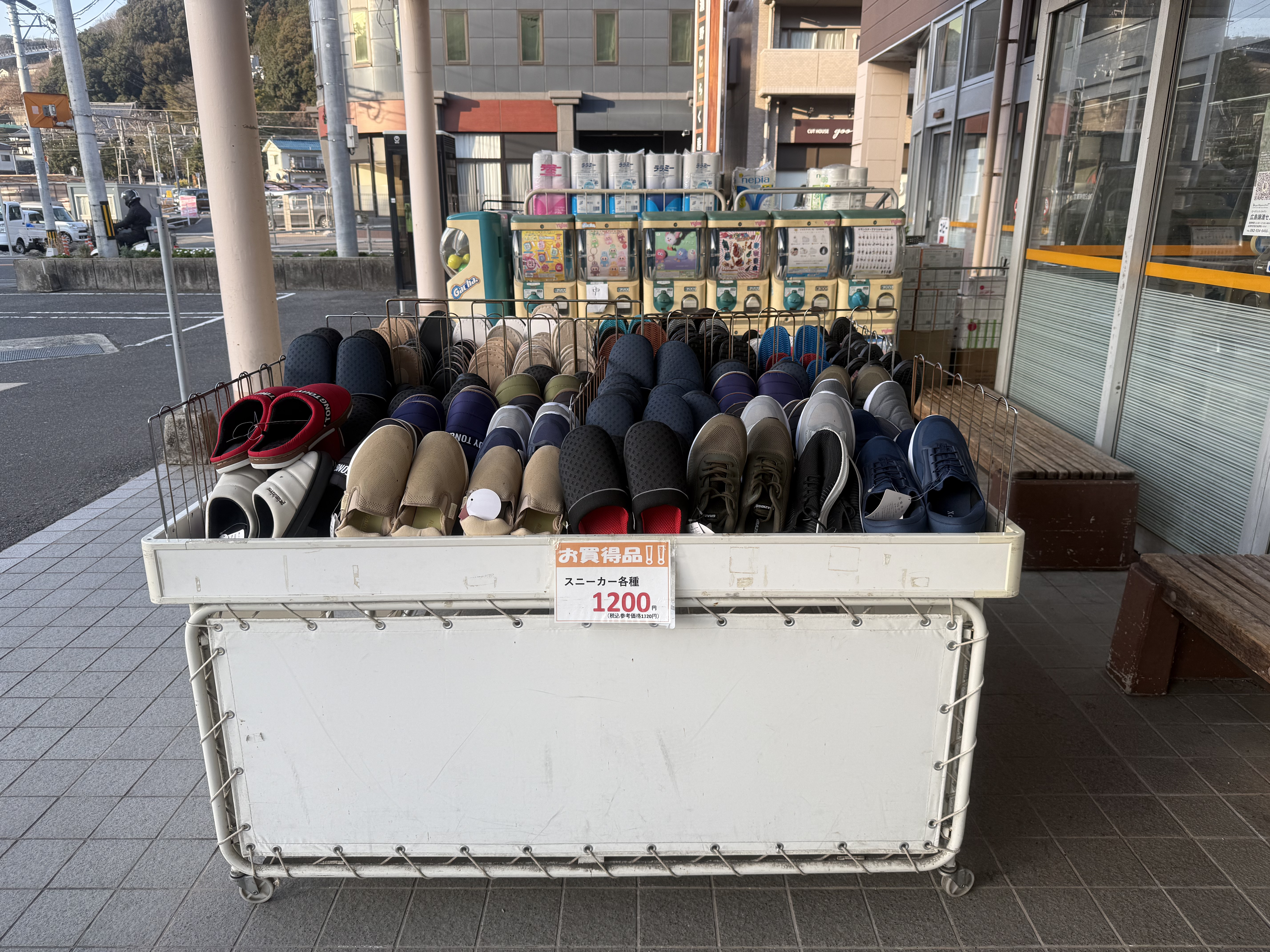 【Aコープ瀬野（マイファームせの）店】食物販や販促イベントに最適な屋外軒下スぺース