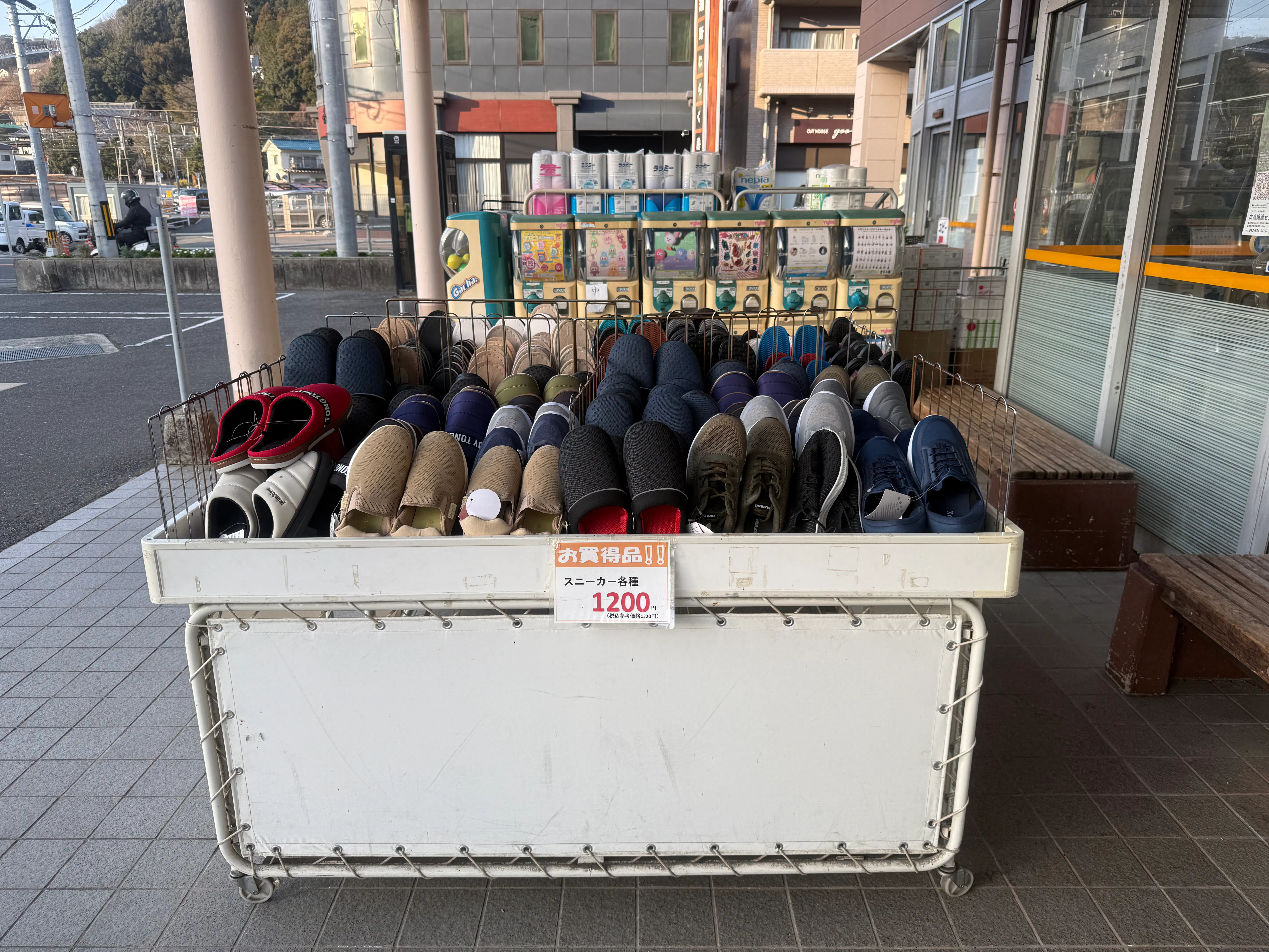 【Aコープ瀬野（マイファームせの）店】食物販や販促イベントに最適な屋外軒下スぺース