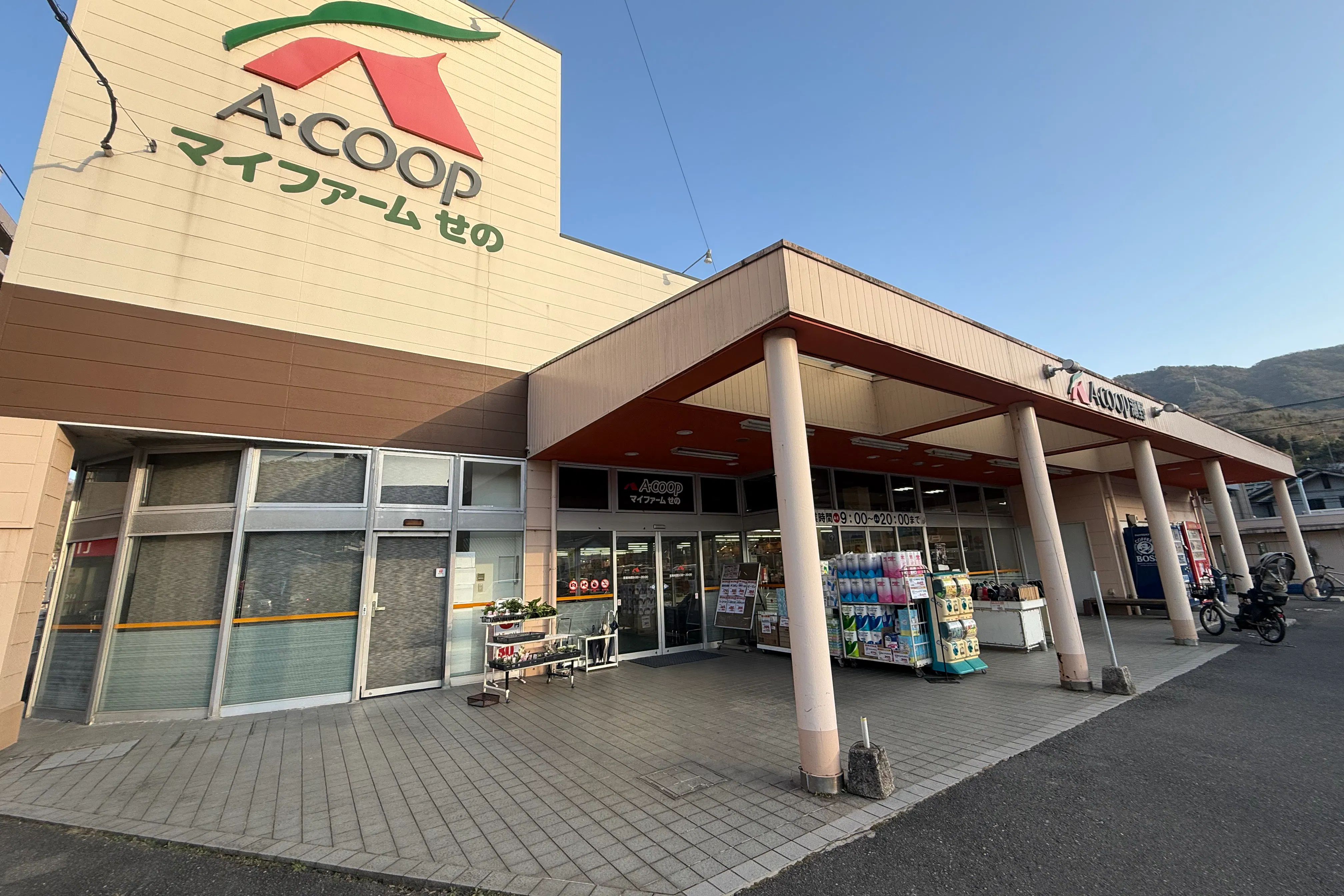 【Aコープ瀬野(マイファームせの)店】食物販や販促イベントに最適な屋外軒下スぺース