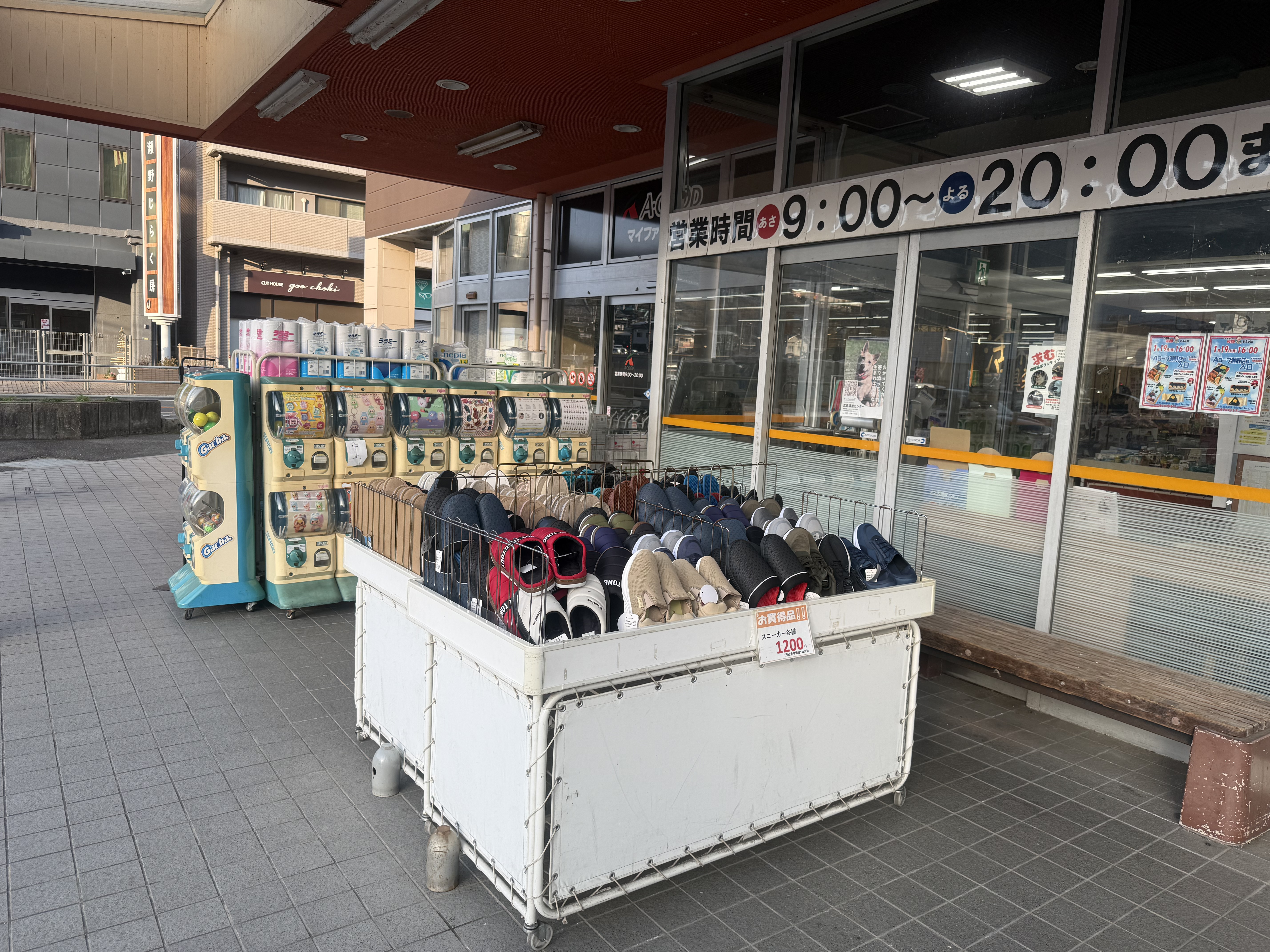 【Aコープ瀬野（マイファームせの）店】食物販や販促イベントに最適な屋外軒下スぺース