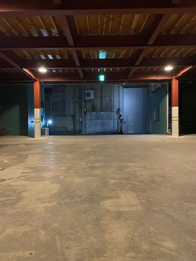 【兵庫県南あわじ市】バイク・車展示OK！音出し可能な廃倉庫リノベーション空間「cafe & bar 526」