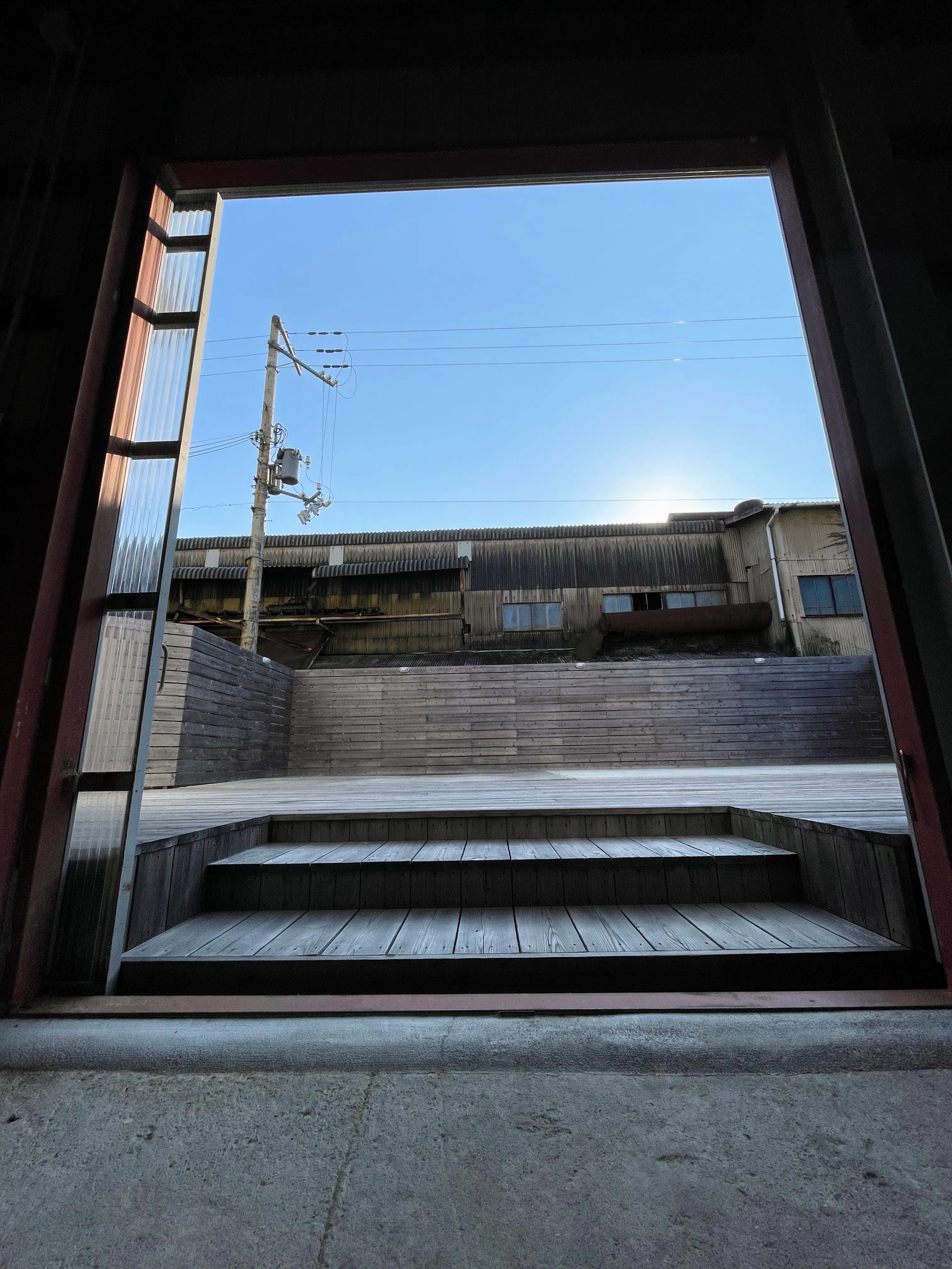 【兵庫県南あわじ市】バイク・車展示OK！音出し可能な廃倉庫リノベーション空間「cafe & bar 526」