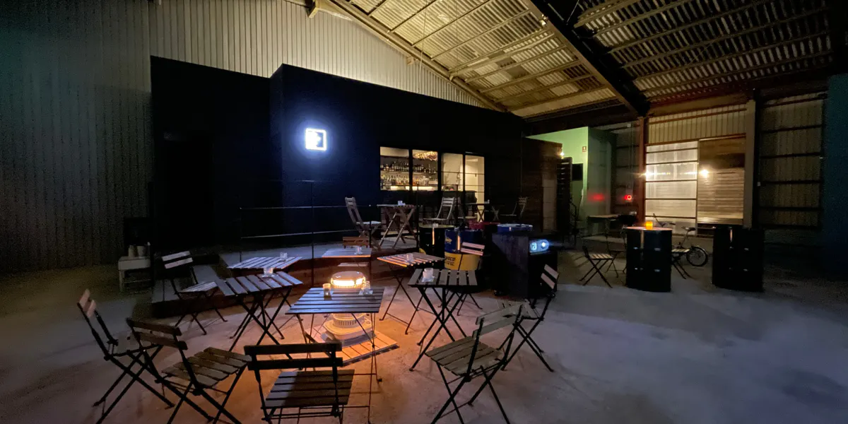 【兵庫県南あわじ市】バイク・車展示OK！音出し可能な廃倉庫リノベーション空間「cafe & bar 526」