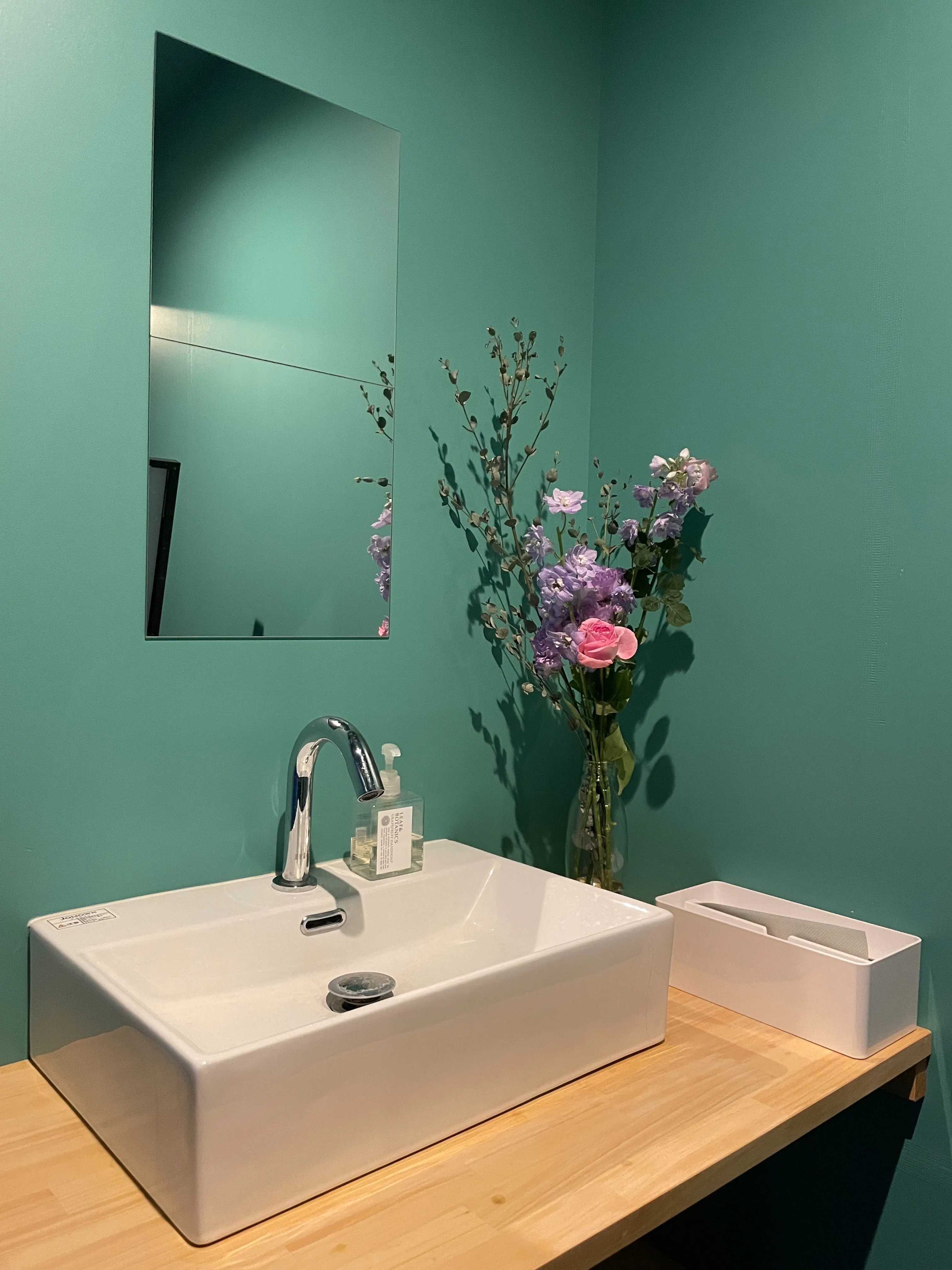 【兵庫県南あわじ市】バイク・車展示OK！音出し可能な廃倉庫リノベーション空間「cafe & bar 526」