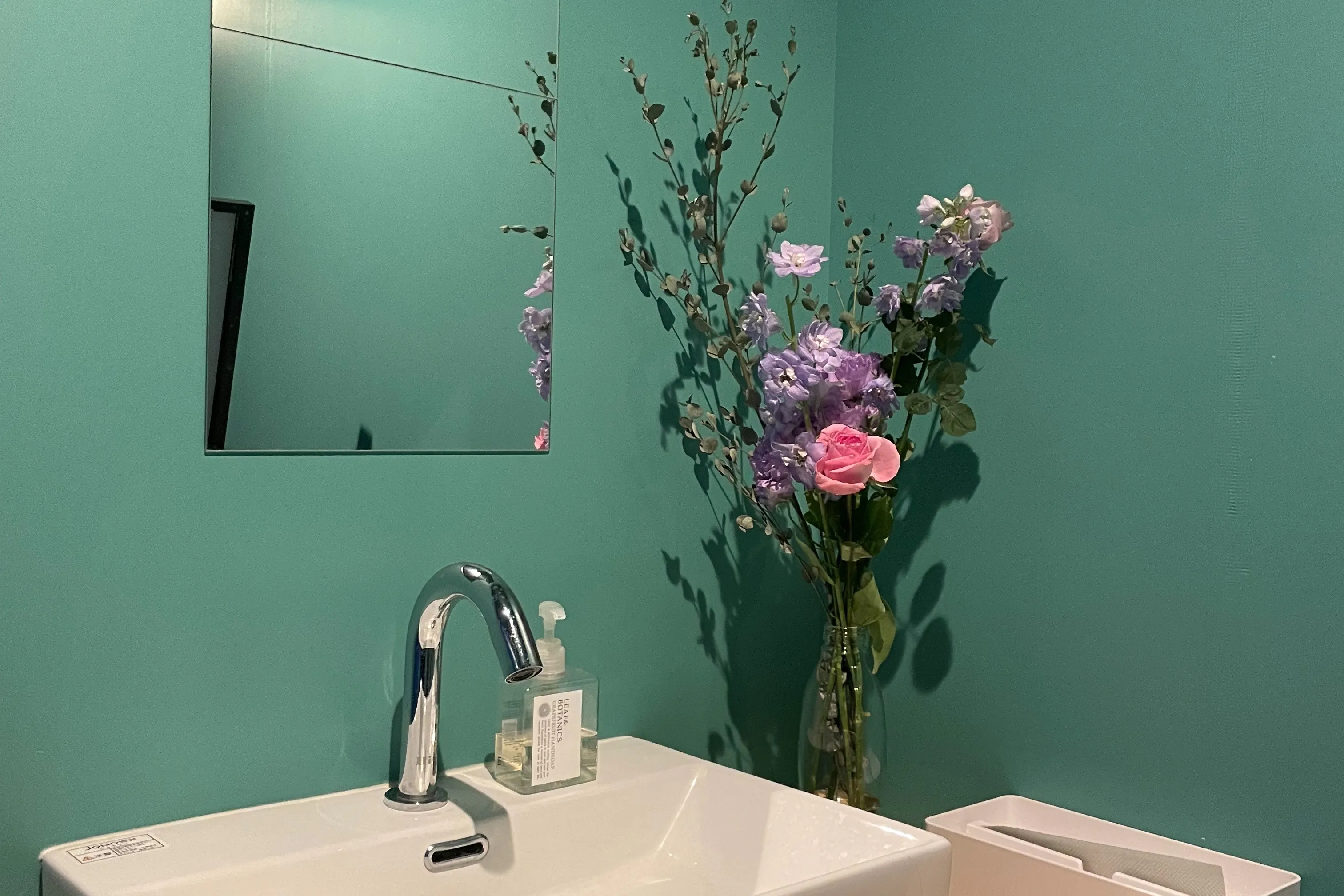 【兵庫県南あわじ市】バイク・車展示OK!音出し可能な廃倉庫リノベーション空間「cafe & bar 526」