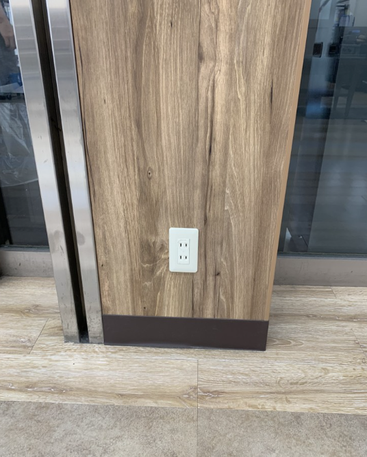 【オークワ泉佐野松風台】販促キャンペーンやプロモーションイベントに適した店頭スペース(軒下)