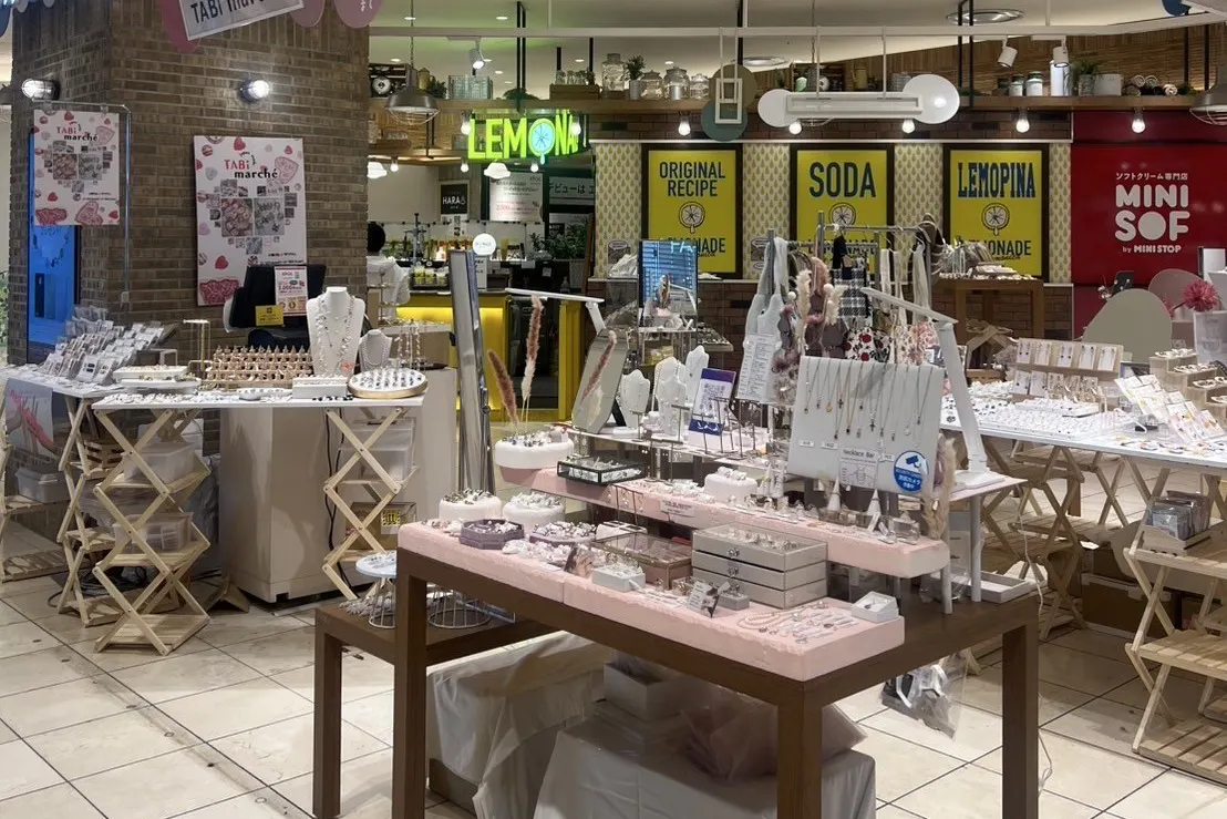 【マルイファミリー溝口】2階 カレンダリウムF02【食物販・物販】店内入ってすぐ、来客数も多く物産展や集合イベントに最適