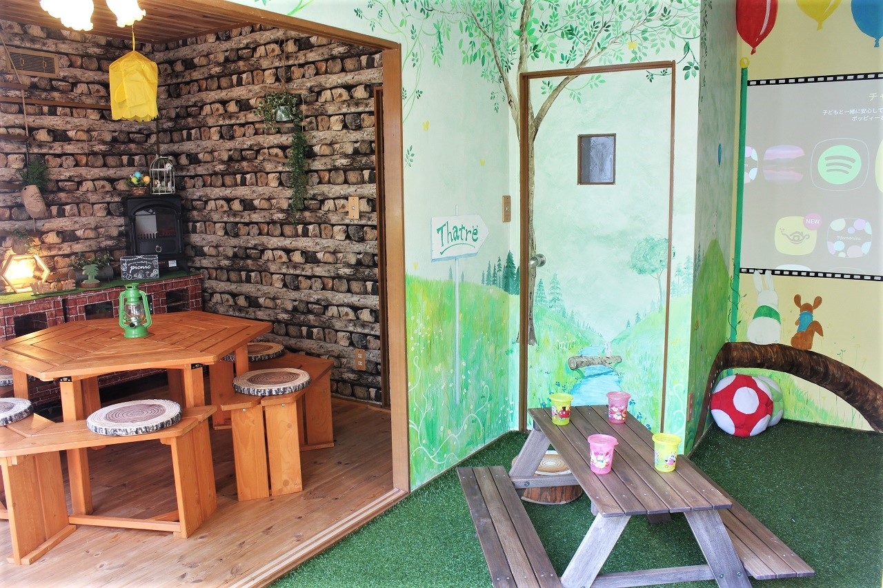 ２つの空間は襖で仕切る事も外す事も可能