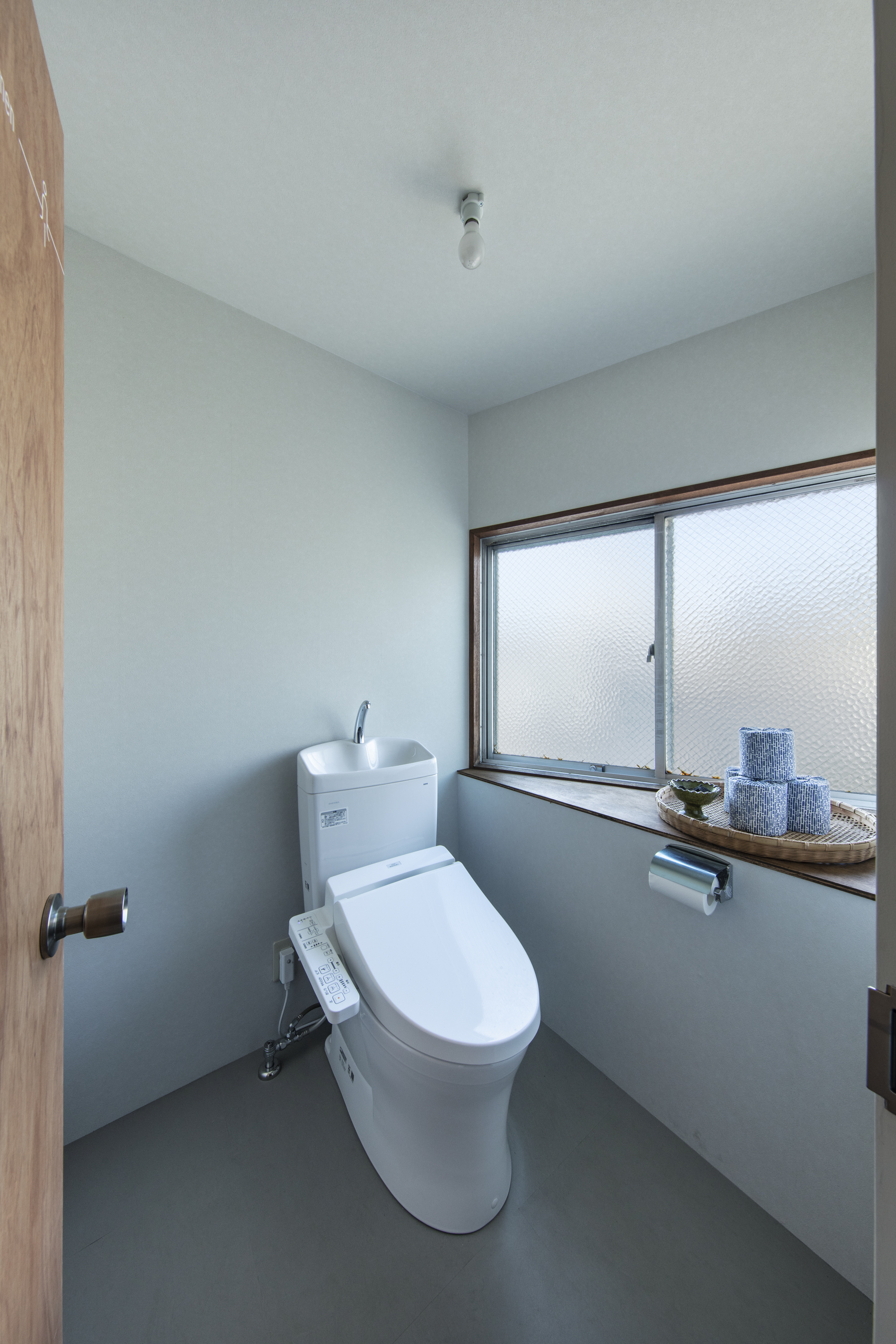 【南太田駅6分】ロケや撮影会等の撮影用途、展示会やワークショップに最適な4種の内装のコンセプトスタジオ