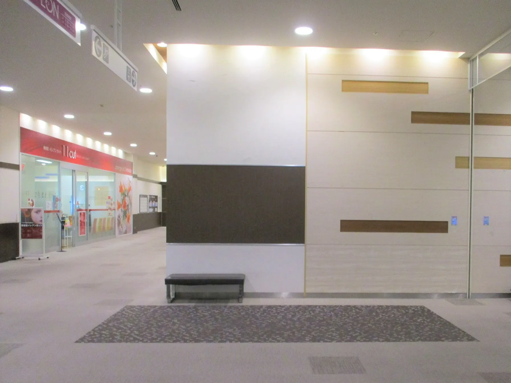 【イオンモール新瑞橋】3Fフードコートリーフガーデン入口前