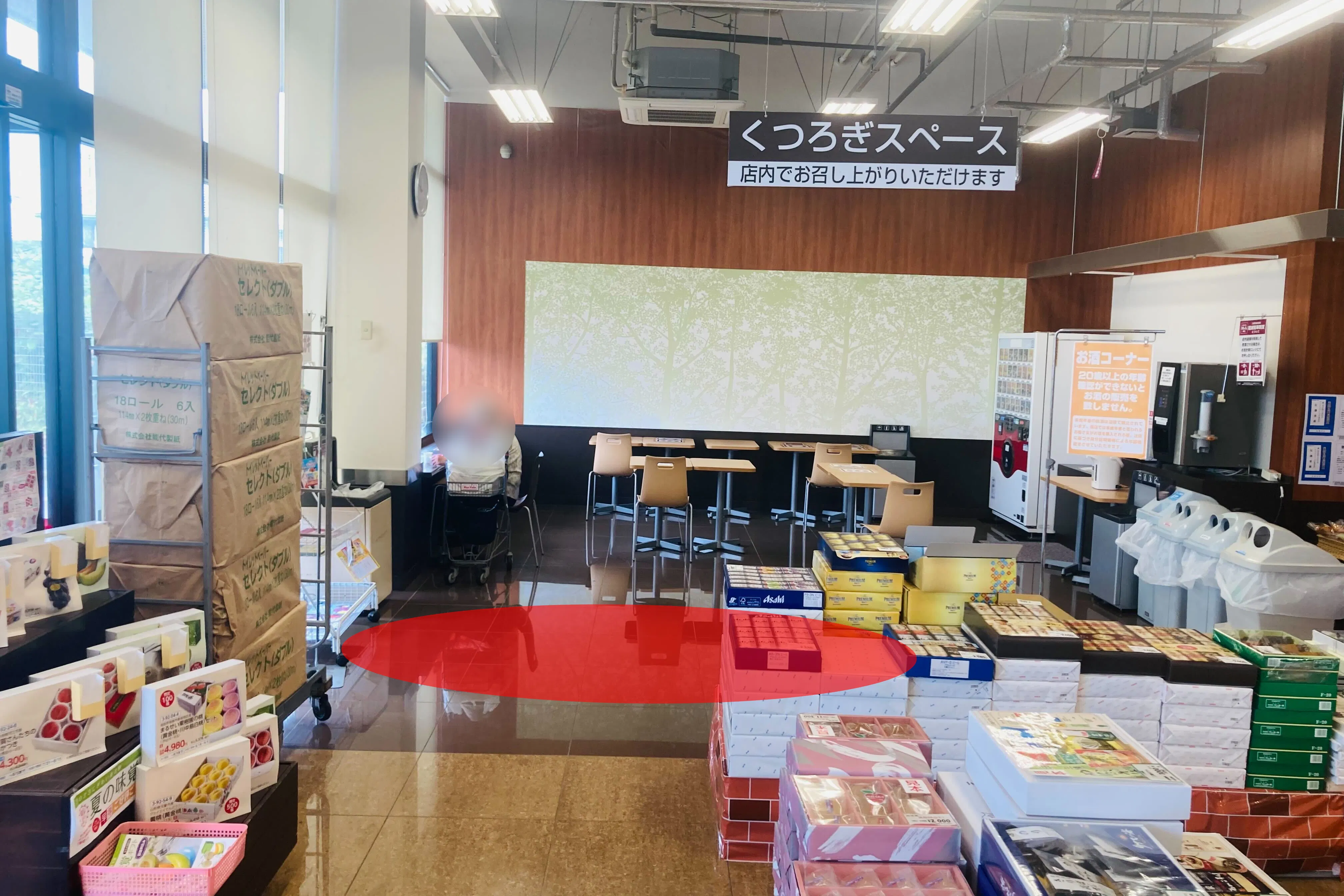 【マックスバリュ石鳥谷店】各種プロモーションイベントや小規模物販に最適なレストスペース付近にあるイベントスペース