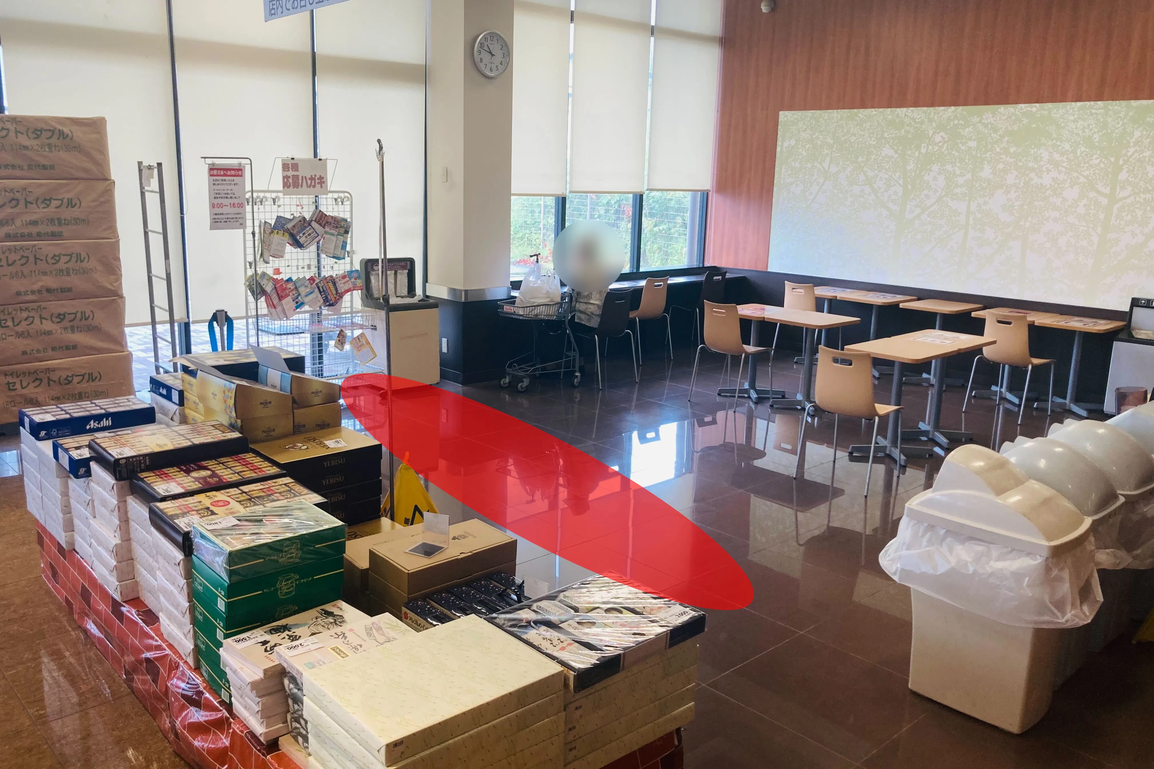 【マックスバリュ石鳥谷店】各種プロモーションイベントや小規模物販に最適なレストスペース付近にあるイベントスペース