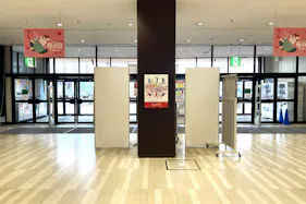 【イオン東札幌店】南郷通側出入口柱前(中央)