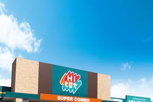 【HIヒロセスーパーコンボ三重店】プロモーションイベントに最適なホームセンターの風除室スペース