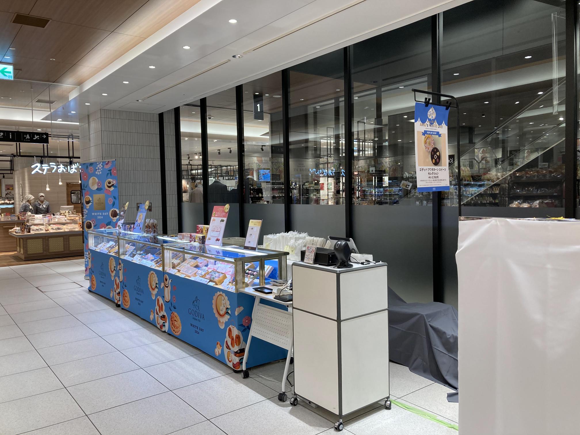 【アミュプラザくまもと】1F 南側エスカレーター横　①上りエスカレーター側