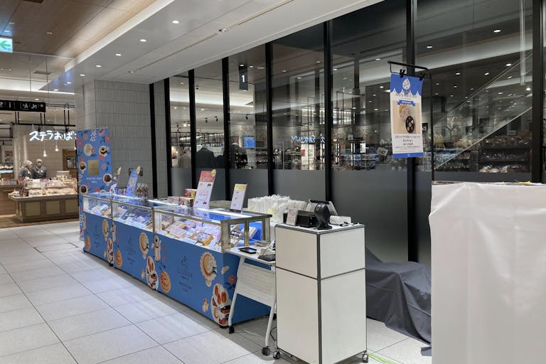 下りエスカレーターサイド視点