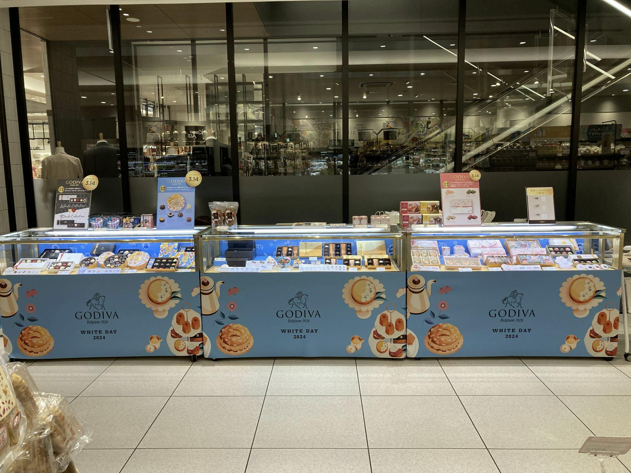 【アミュプラザくまもと】1F 南側エスカレーター横　①上りエスカレーター側の画像