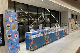 【アミュプラザくまもと】1F 南側エスカレーター横 ①上りエスカレーター側