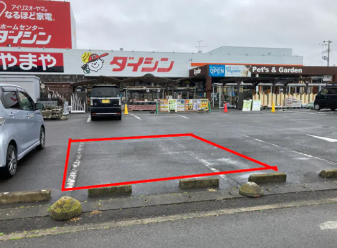 【ダイシン柳生店】駐車場　キッチンカーの出店やテント形式のイベント実施に最適な屋外の催事イベントスペースの画像