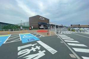 【イオンタウン毛呂山】キッチンカーでの出店に最適な駐車場とスーパー間にあるイベントスペース