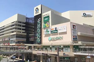 【あまがさきキューズモール】あまがさきキューズモール【メディア】「③ポスター付きチラシラック」