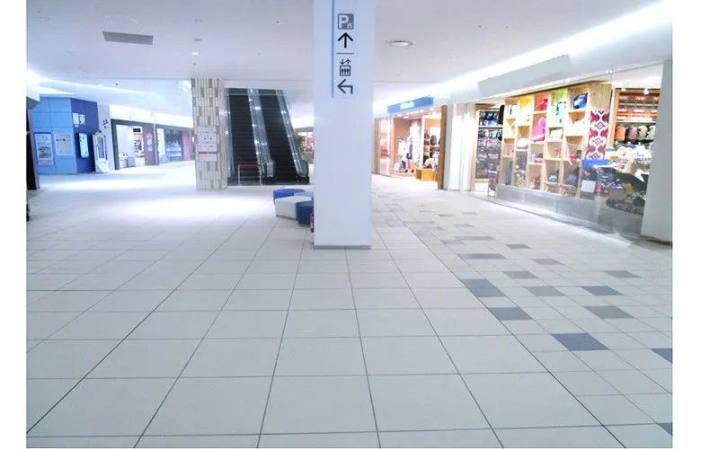 【ららぽーと湘南平塚】1階 UMI東エスカレーター前