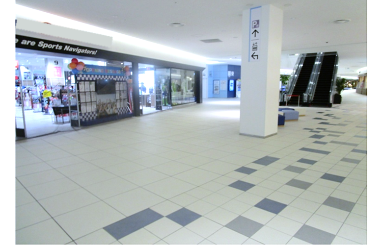 【ららぽーと湘南平塚】1階 UMI東エスカレーター前