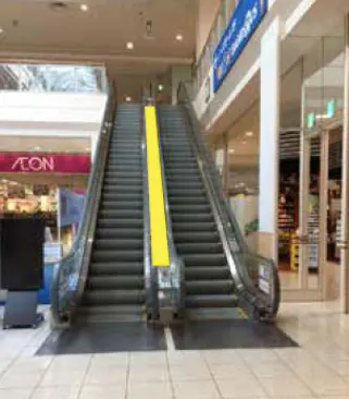 【イオンモール新居浜】モール内広告 エスカレーター［1］