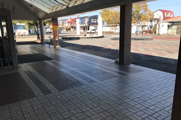 【西友 鳩山ニュータウン店】1階店頭軒先(屋根あり) プロモーション用途や物販、食物販のポップアップストアに最適なスーパー店内催事イベントスペースの画像2