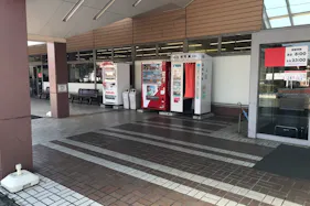 【西友 鳩山ニュータウン店】1階店頭軒下(屋根あり) プロモーション用途や物販、食物販のポップアップストアに最適なスーパーの屋外催事イベントスペース