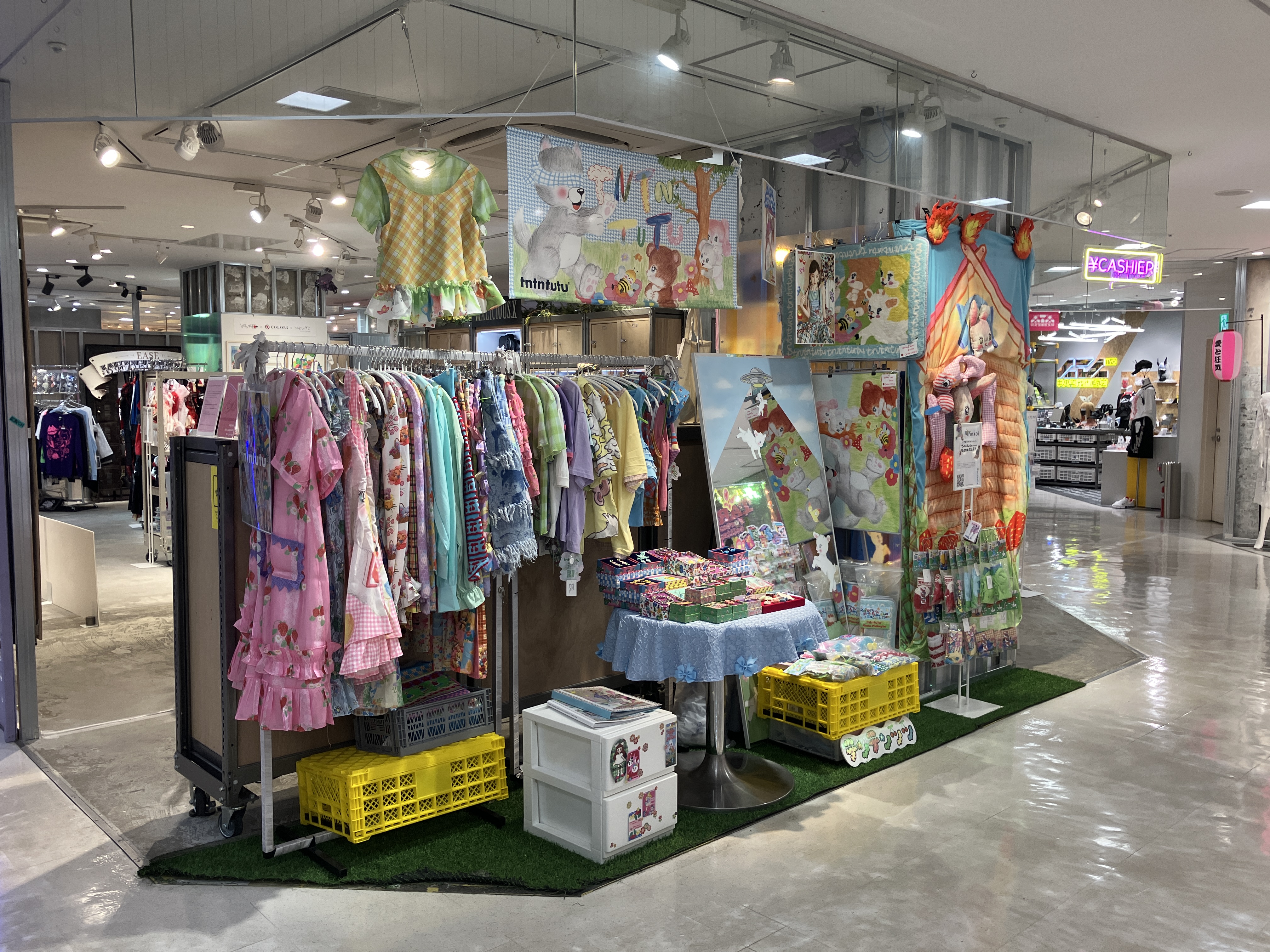 【ラフォーレ原宿／明治神宮前駅1分】愛と狂気のマーケット ポップアップストアや展示、PRイベントに最適、販売スタッフ不要なイベントスペース(スペース小)