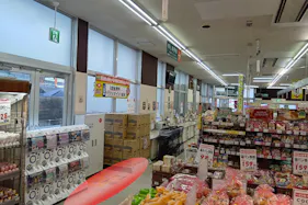 【HIヒロセスーパーコンボ飛田店】プロモーションイベントに最適なホームセンターの食品側入口付近とレジ奥スペース